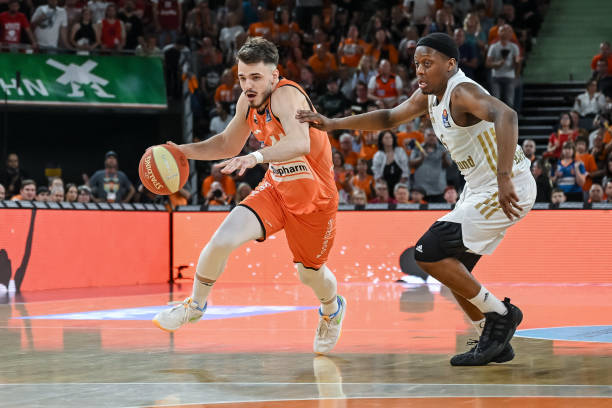 裁判团队的 裁判团队的